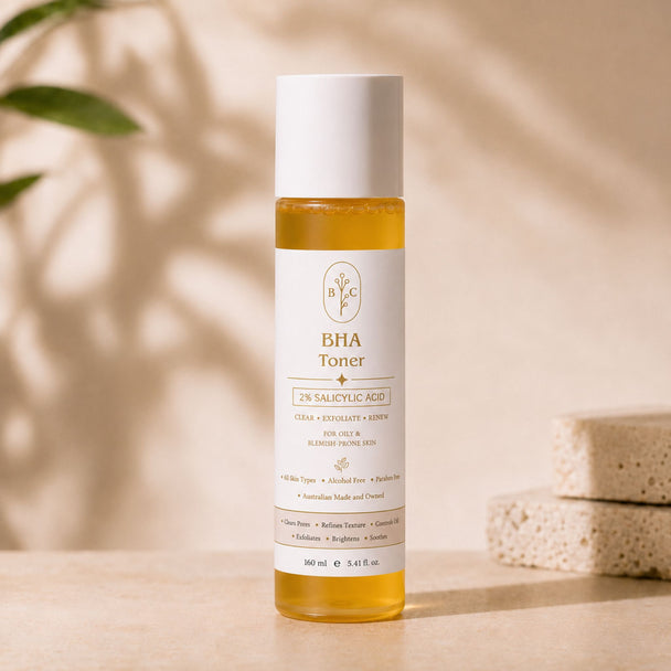 Bubble Clinic BHA Toner with 2% Salicylic Acid in a minimalist frosted bottle on a luxury studio background, formulated to gently exfoliate, unclog pores and refine skin texture for oily and blemish-prone skin.